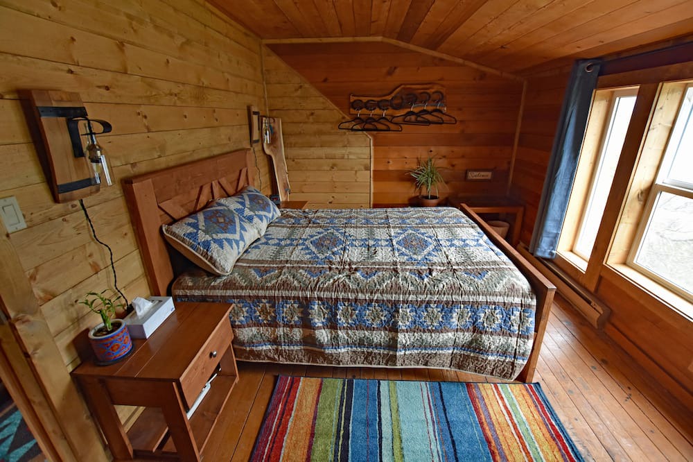 Photo of Bedroom in Ainsworth Hot Springs