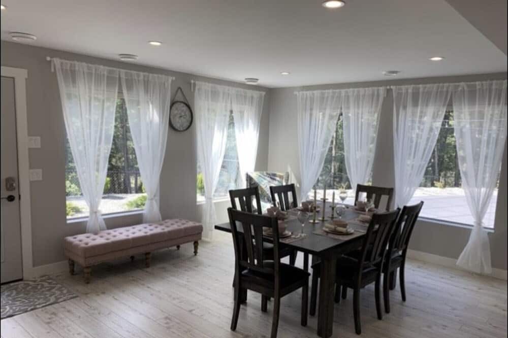 Photo of Kitchen in West Kelowna Estates