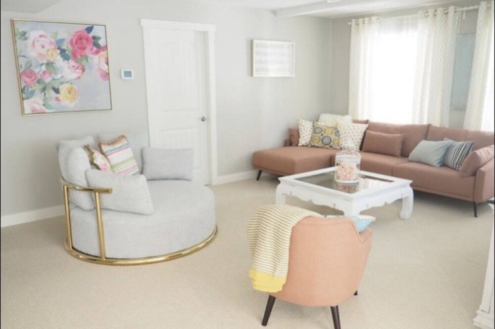 Photo of Livingroom in West Kelowna Estates