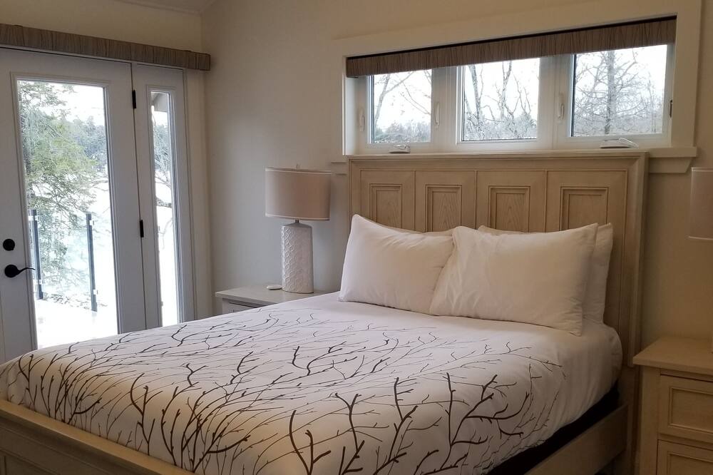 Photo of Bedroom in Muskoka Lakes