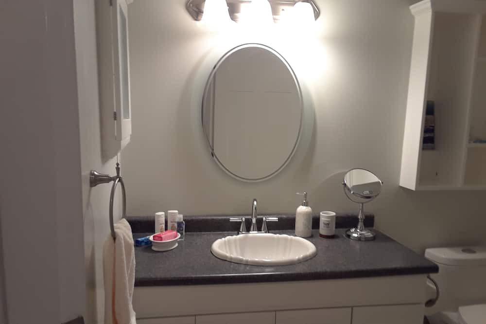 Photo of Bathroom in Maple Bay
