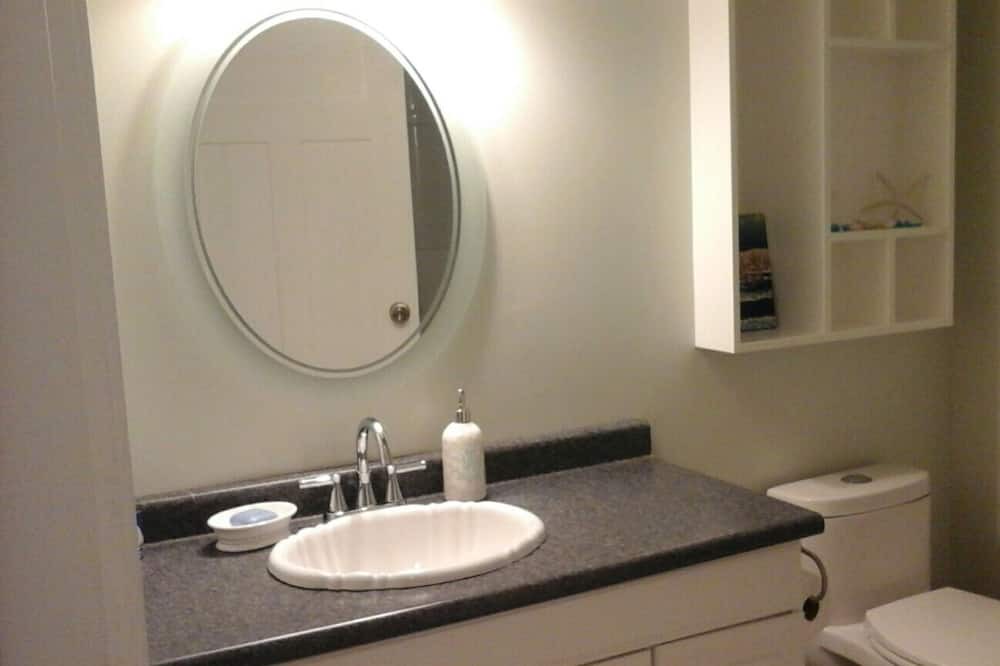 Photo of Bathroom in Maple Bay