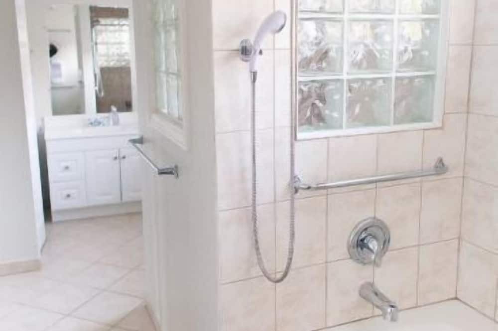 Photo of Bathroom in Wellington