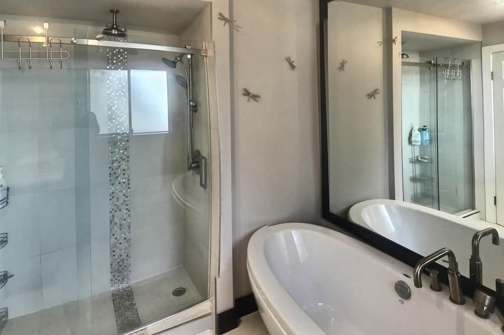 Photo of Bathroom in West Vancouver