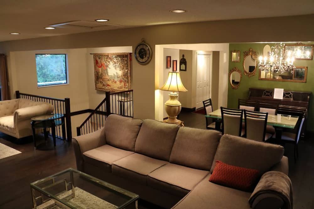 Photo of Livingroom in West Vancouver