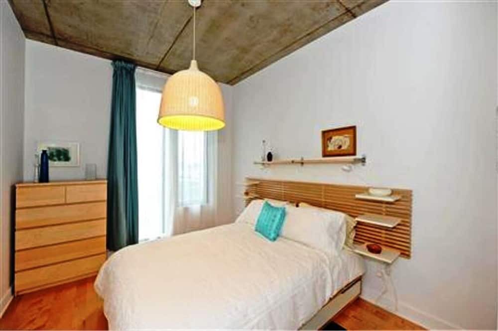 Photo of Bedroom in La Petite-Patrie