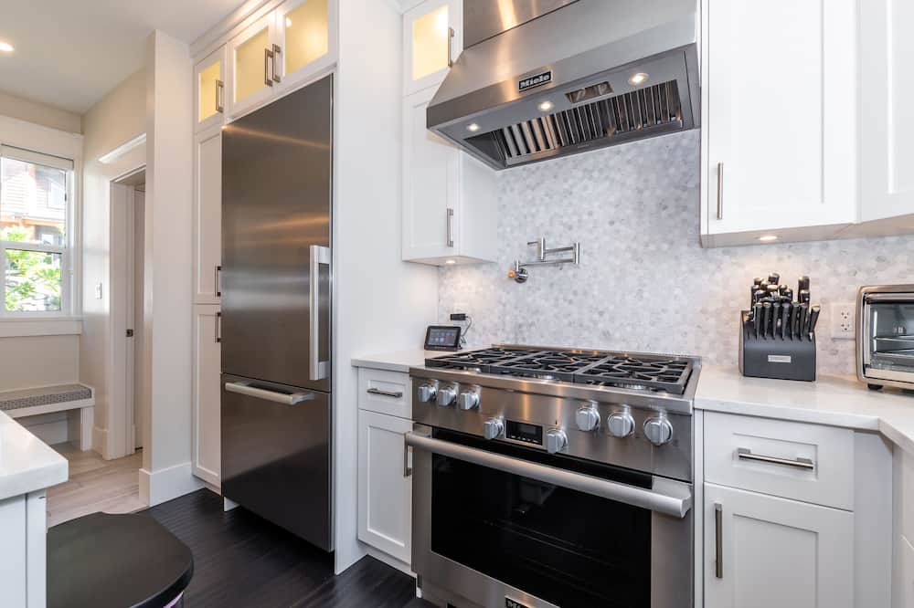 Photo of Kitchen in Eastern Hillsides