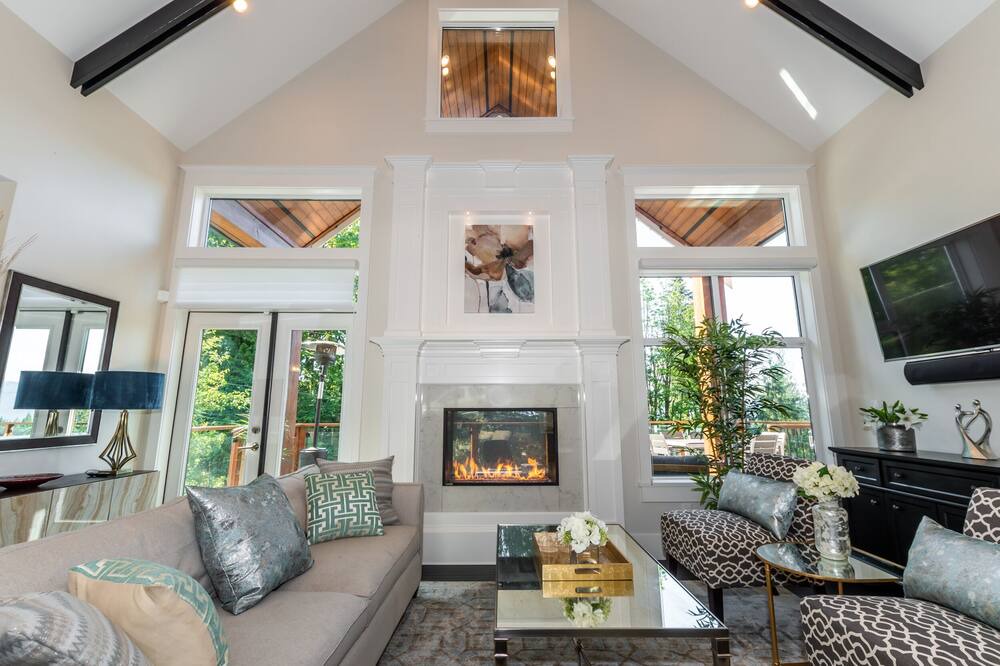 Photo of Livingroom in Eastern Hillsides