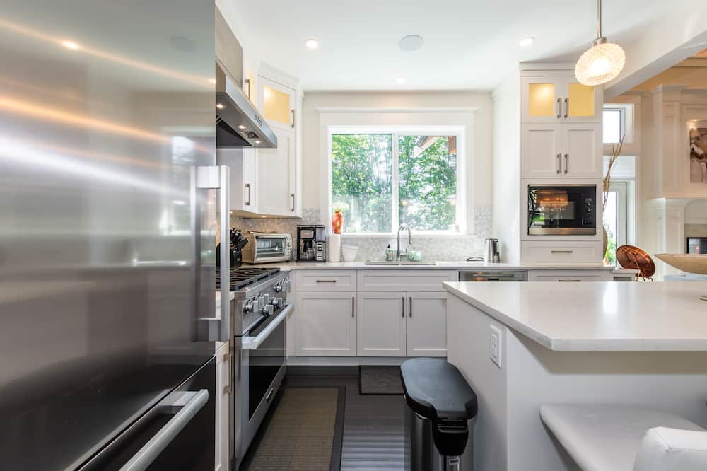 Photo of Kitchen in Eastern Hillsides