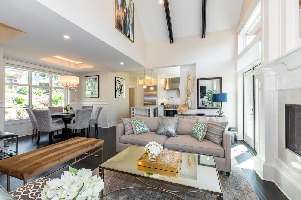 Photo of Livingroom in Eastern Hillsides