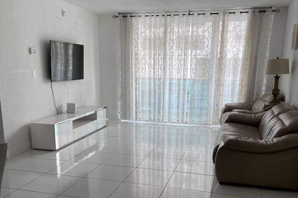 Photo of Livingroom in Dollard-des-Ormeaux