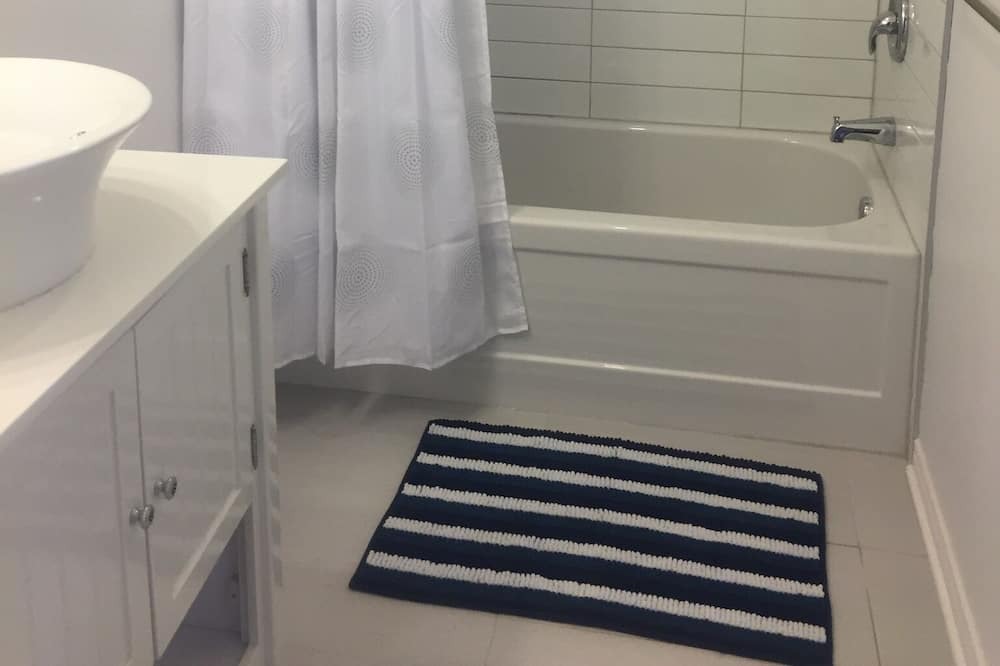 Photo of Bathroom in Laval-des-Rapides