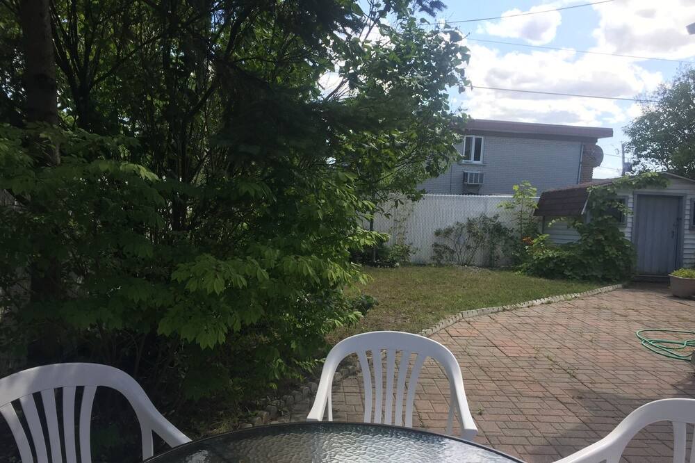 Photo of Patio Balcony in Laval-des-Rapides
