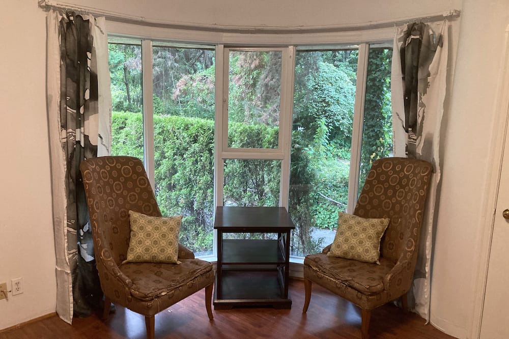 Photo of Livingroom in Oakridge