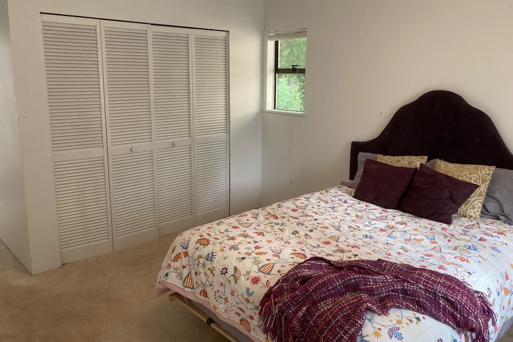 Photo of Bedroom in Oakridge