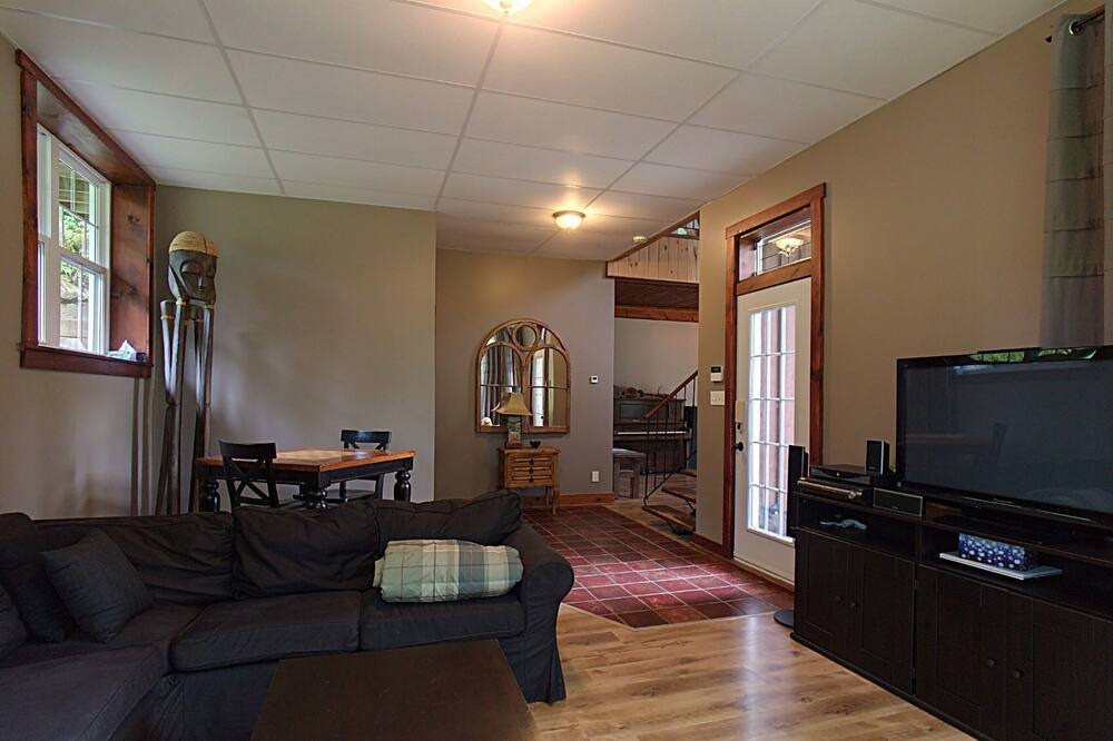 Photo of Livingroom in North Hatley