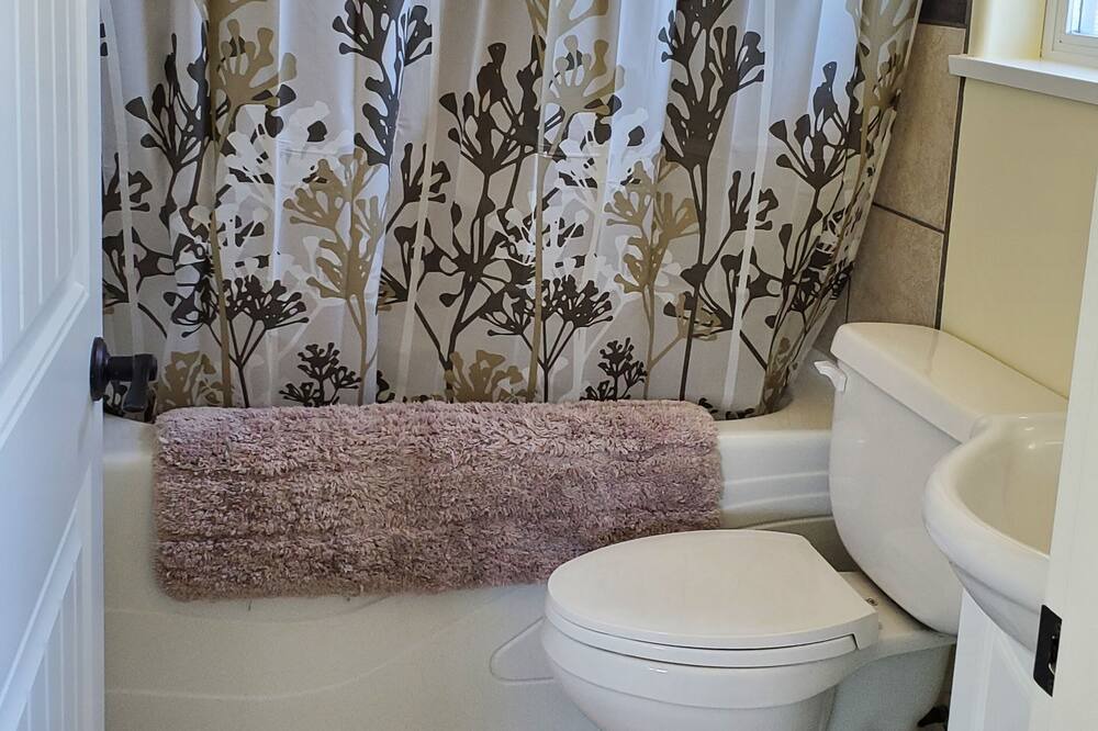 Photo of Bathroom in Otter Point