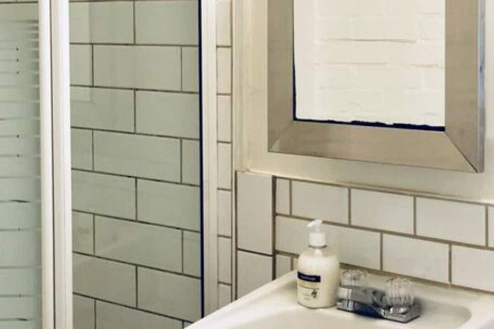 Photo of Bathroom in Kerrisdale