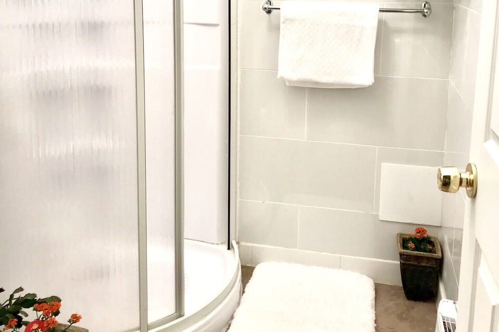Photo of Bathroom in Steveston