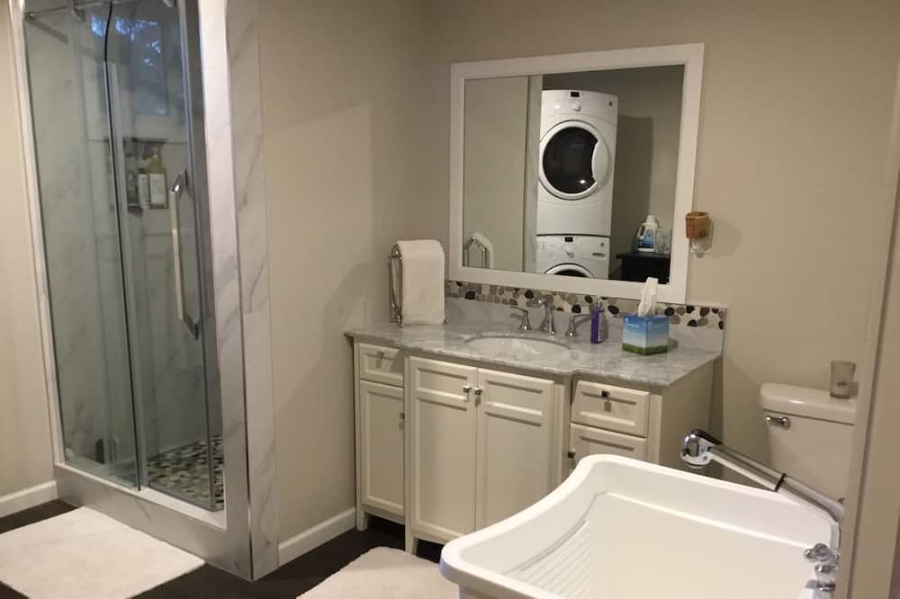 Photo of Bathroom in Deka Lake