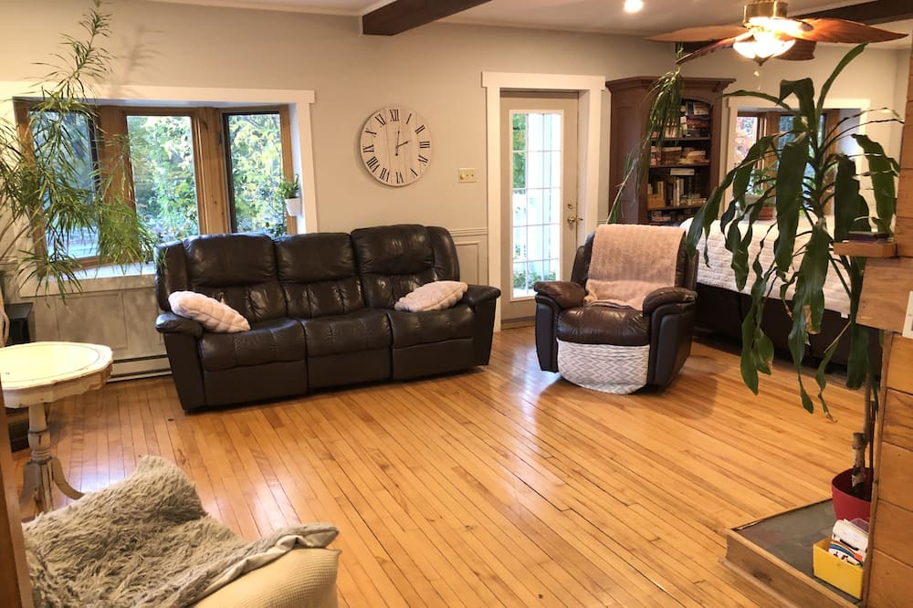 Photo of Livingroom in Magog