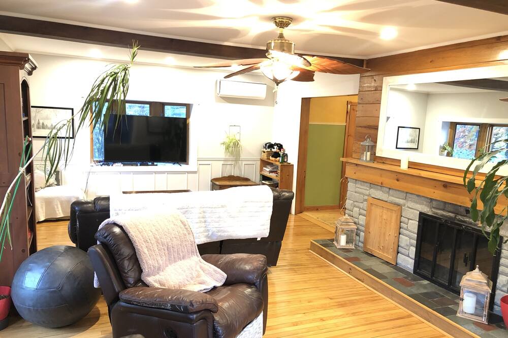 Photo of Livingroom in Magog