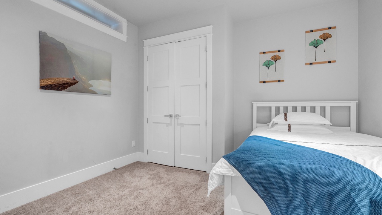 Photo of Bedroom in Oakridge