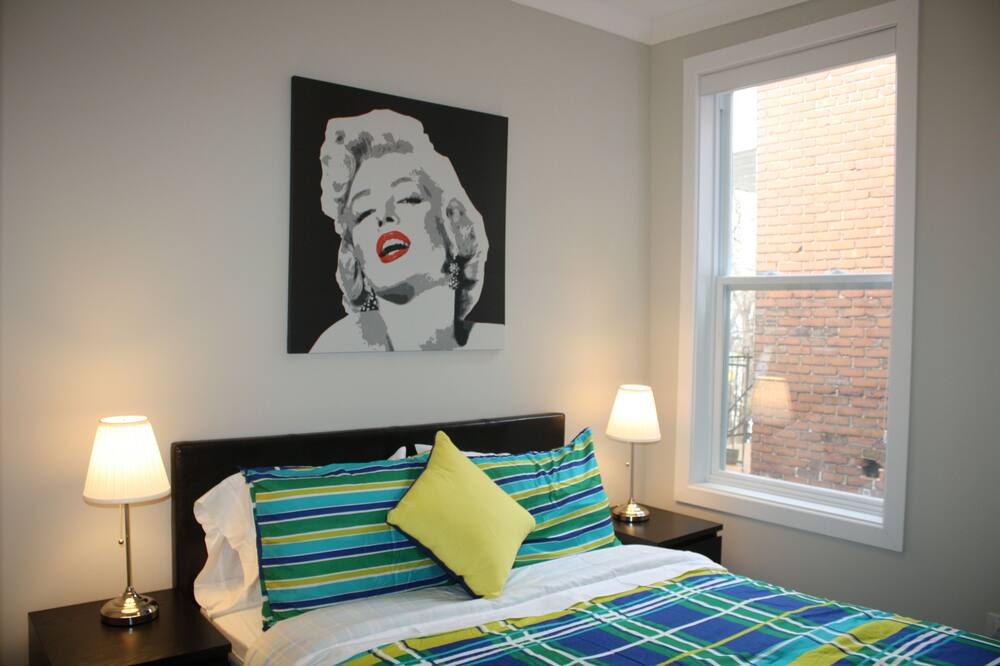 Photo of Bedroom in La Petite-Patrie