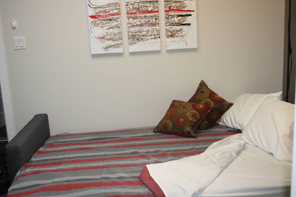 Photo of Bedroom in La Petite-Patrie