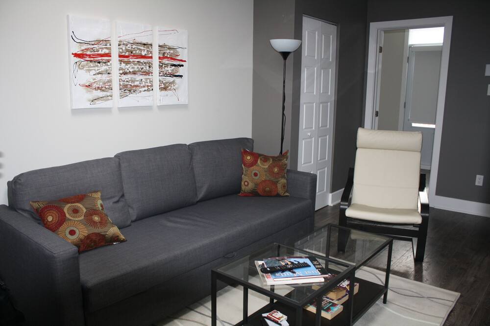 Photo of Livingroom in La Petite-Patrie