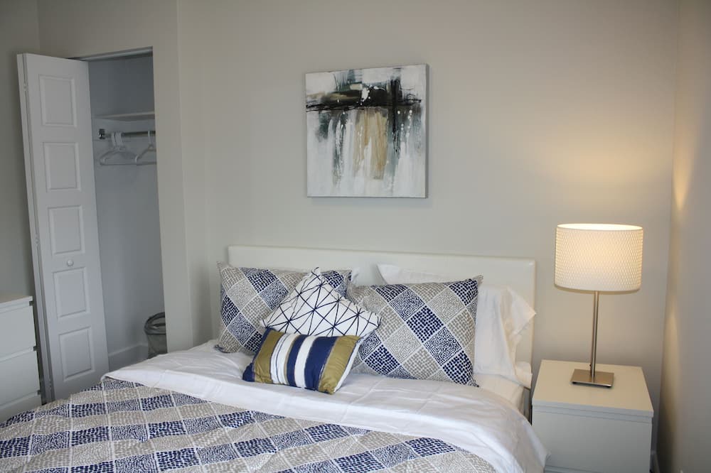 Photo of Bedroom in La Petite-Patrie
