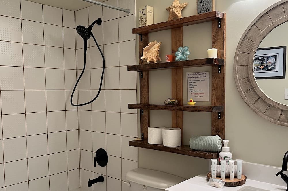 Photo of Bathroom in Okanagan-Similkameen