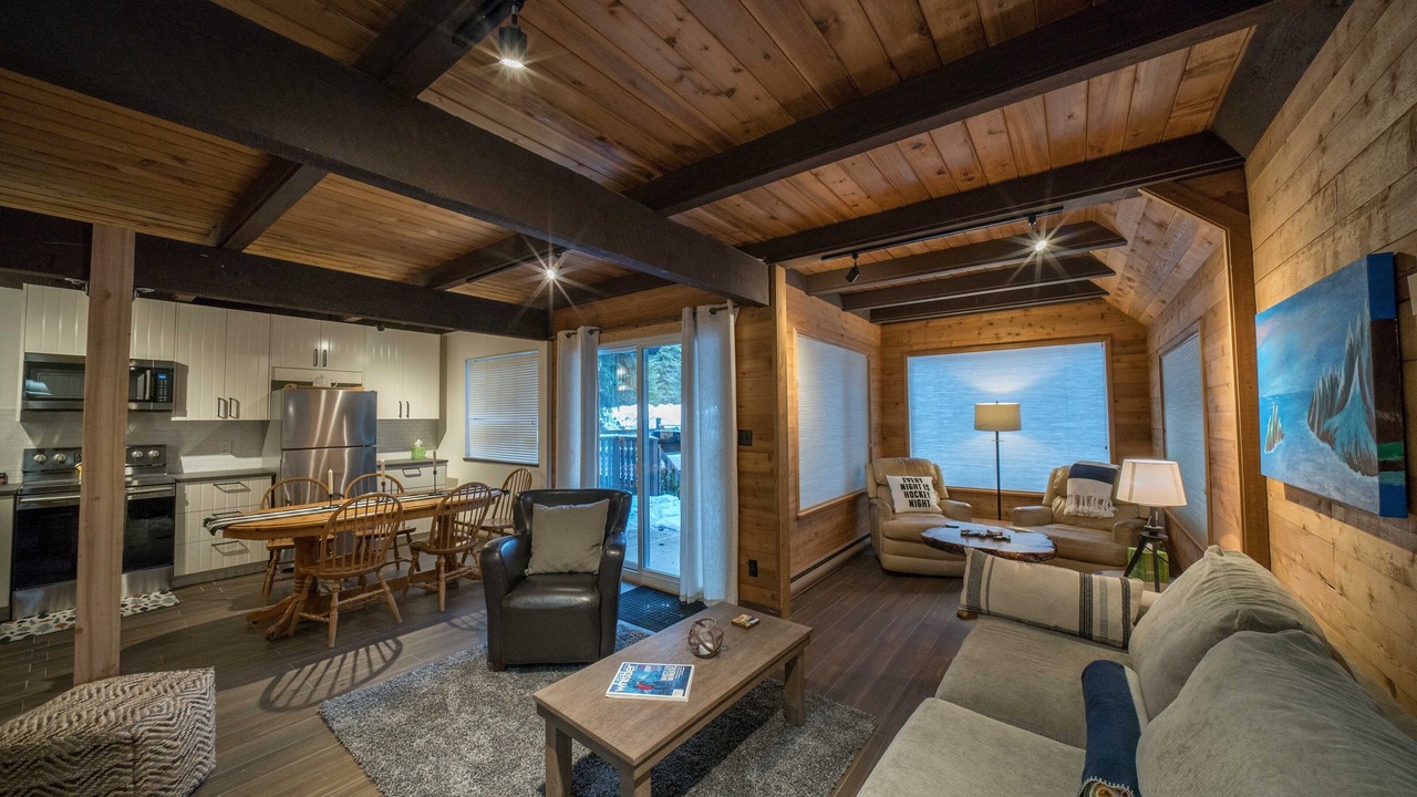 Photo of Livingroom in Whistler Cay Estates