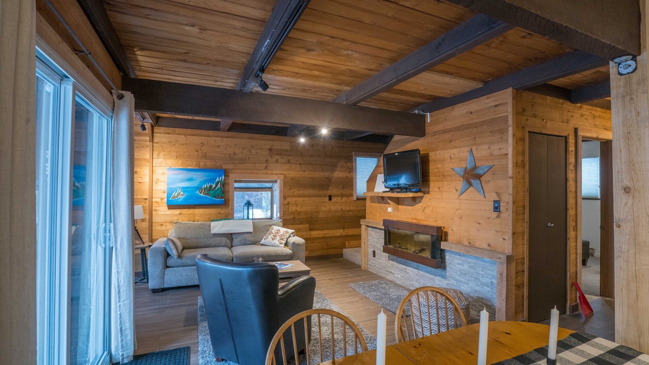 Photo of Livingroom in Whistler Cay Estates