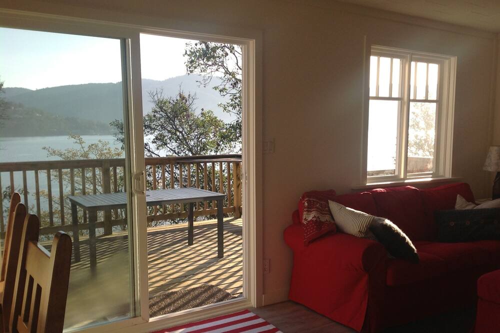Photo of Bedroom in Maple Bay