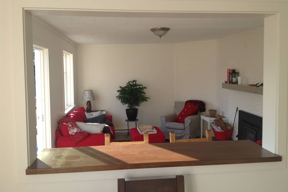 Photo of Bedroom in Maple Bay
