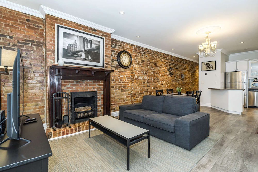 Photo of Livingroom in Little Portugal