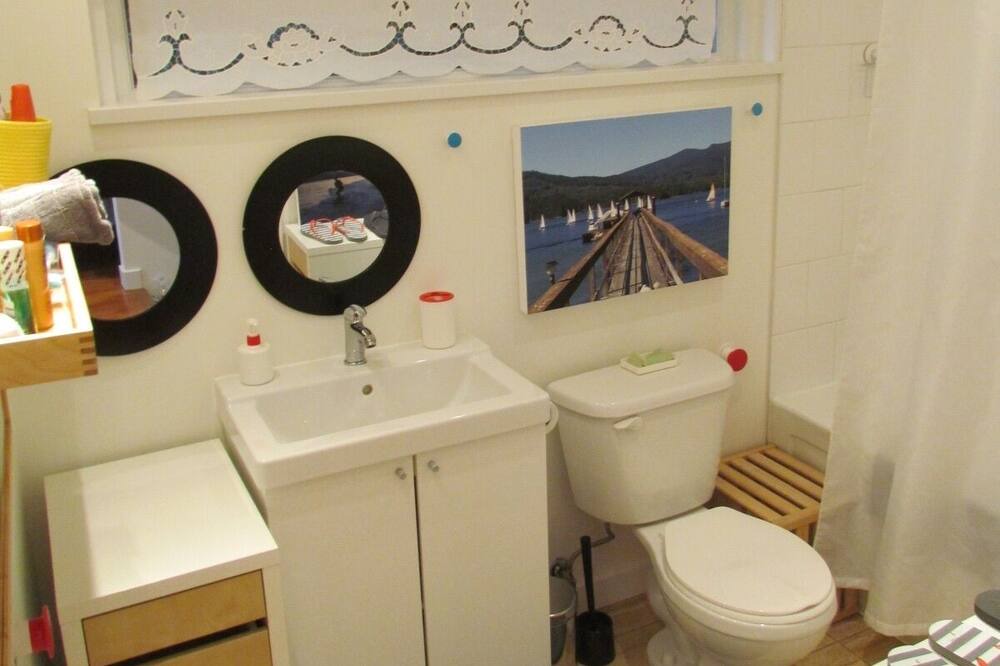 Photo of Bathroom in Sandy Hook