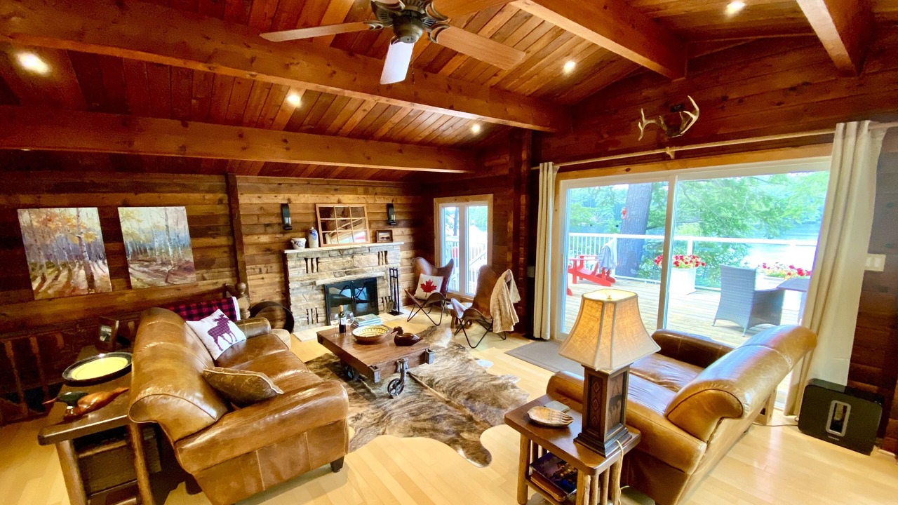 Photo of Livingroom in Muskoka Lakes