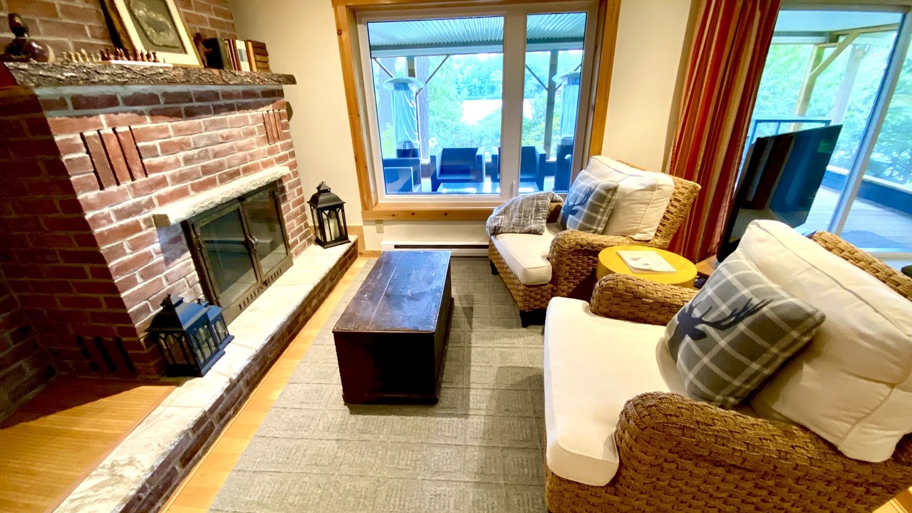 Photo of Livingroom in Muskoka Lakes