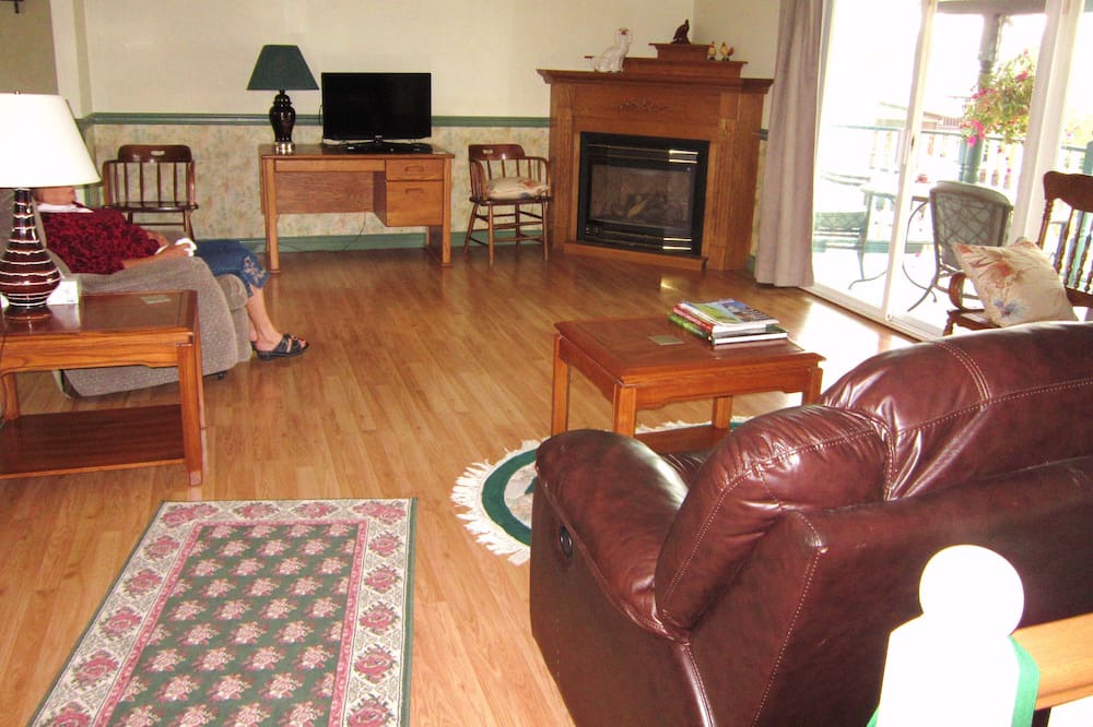 Photo of Livingroom in Crofton