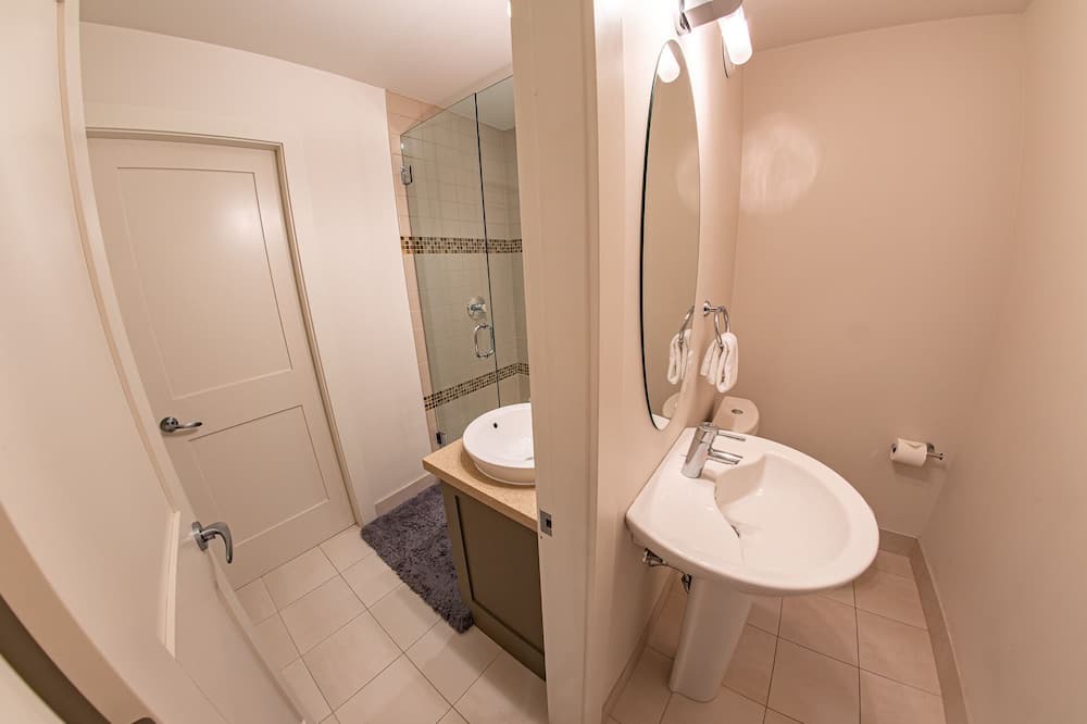 Photo of Bathroom in Upper Village