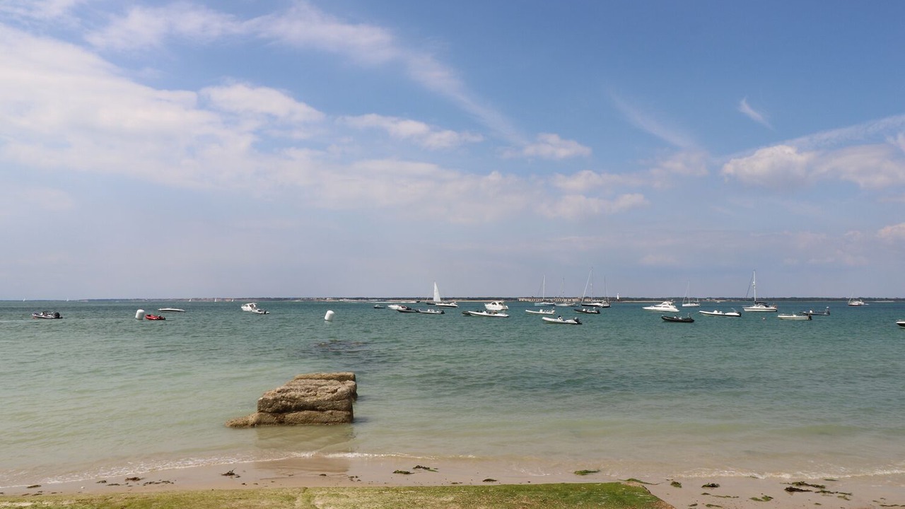 Photo of Others in Totland Bay