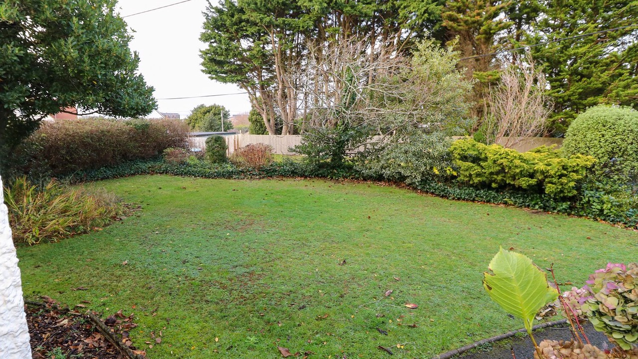 Photo of Outdoor in Totland Bay