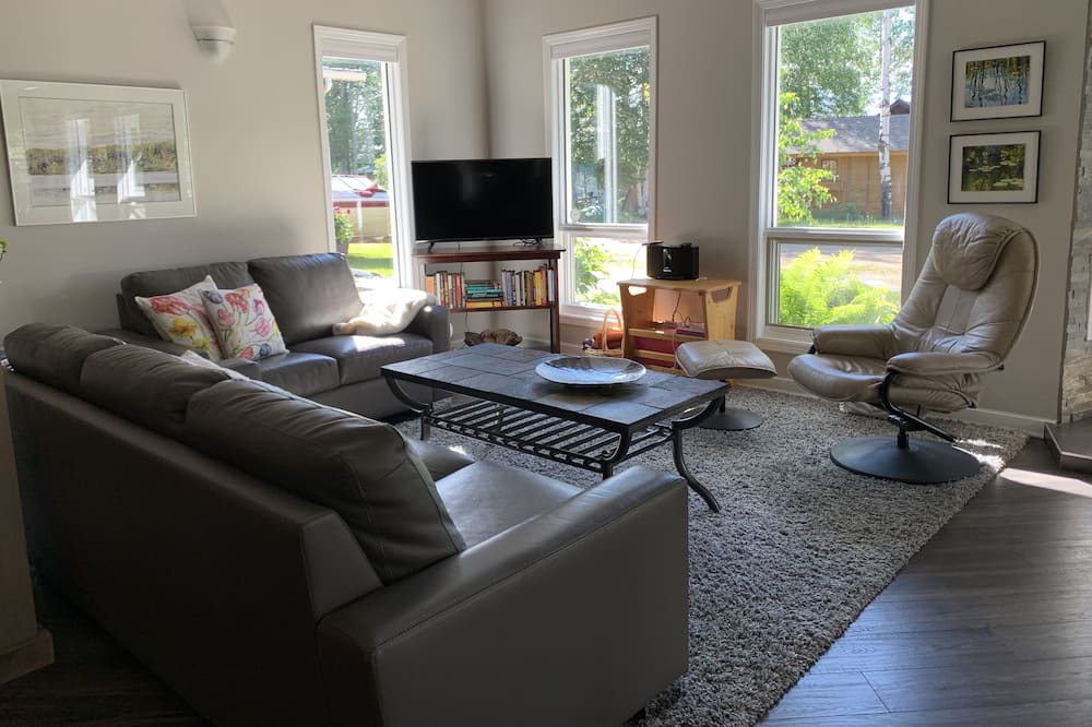 Photo of Livingroom in Saskatchewan
