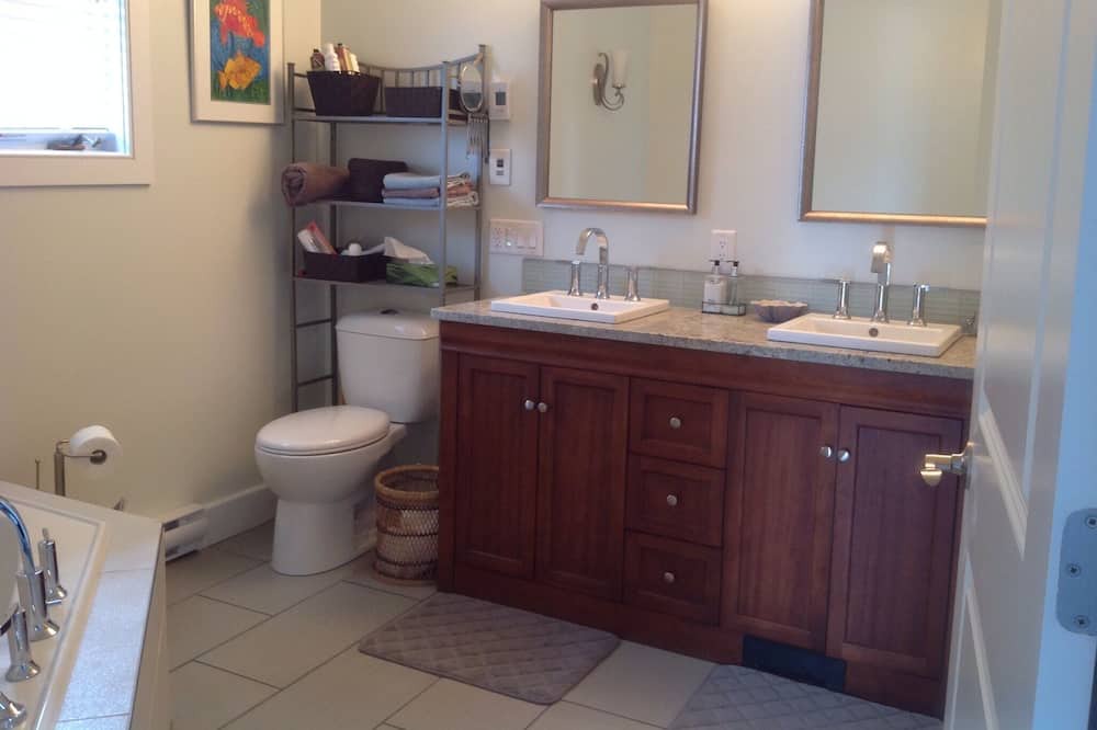Photo of Bathroom in Glen Margaret