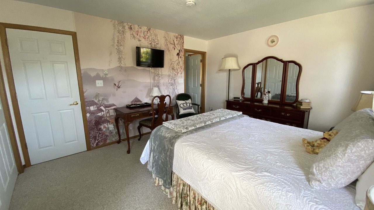 Photo of Bedroom in Lake Cowichan