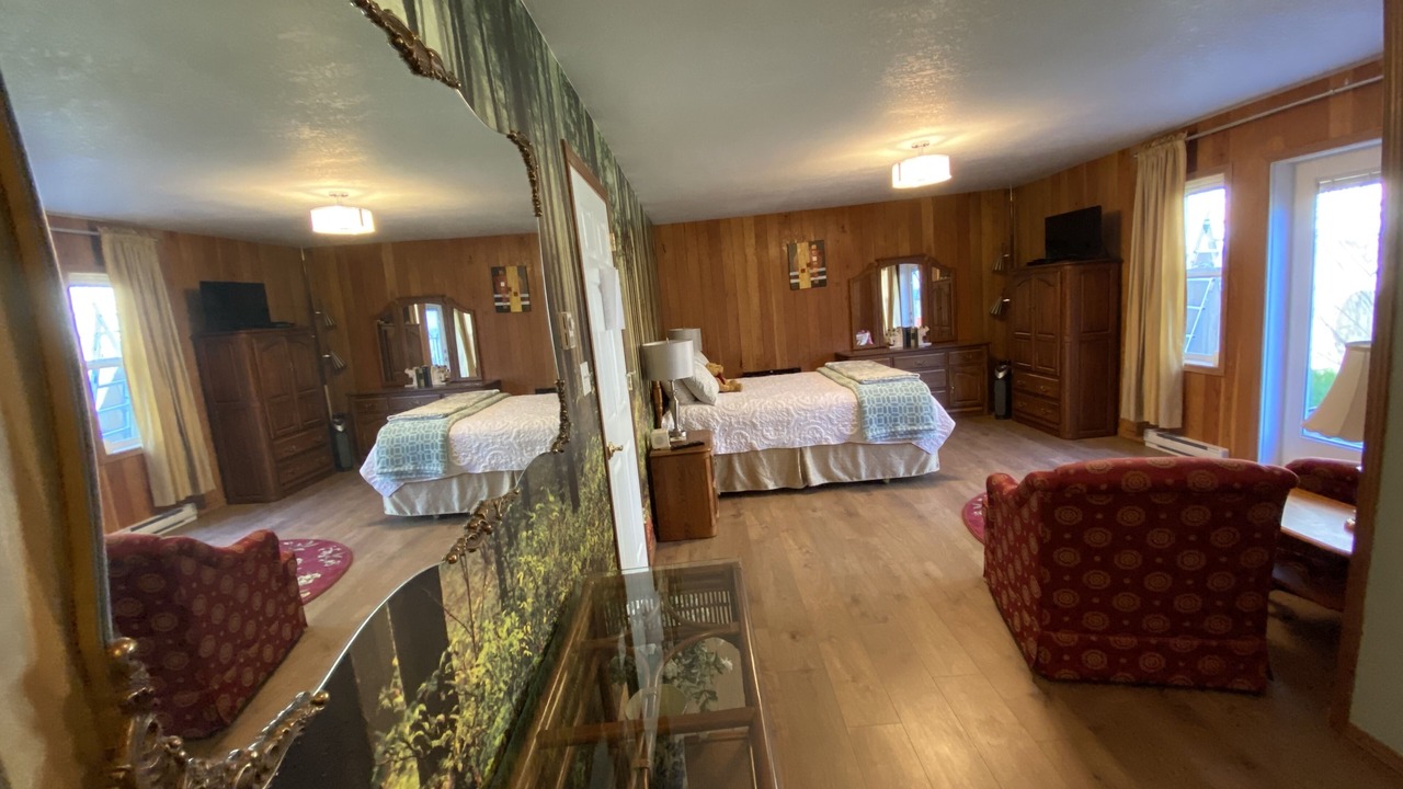 Photo of Livingroom in Lake Cowichan