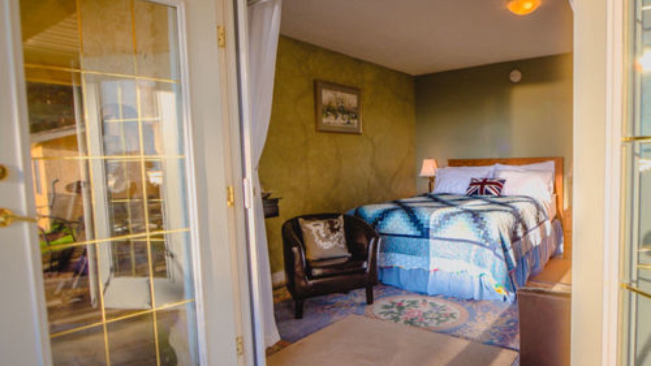 Photo of Bedroom in Central Saanich