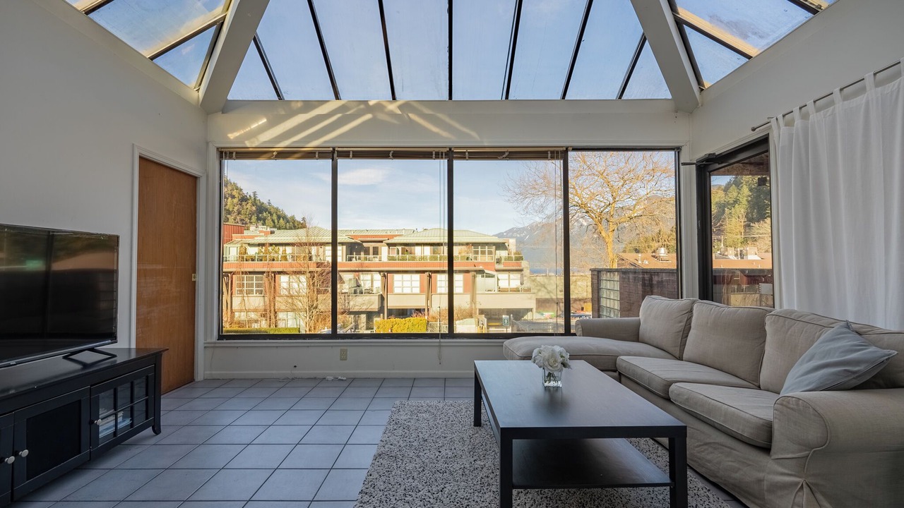 Photo of Livingroom in Horseshoe Bay